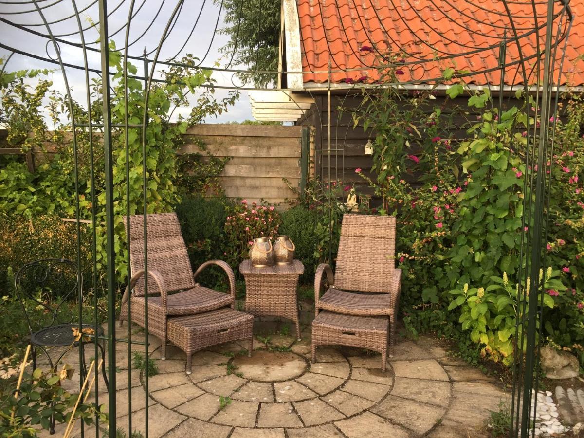 T Huuske Tuinappartement Met Fantastisch Uitzicht, Nabij Zee Zonnemaire Экстерьер фото